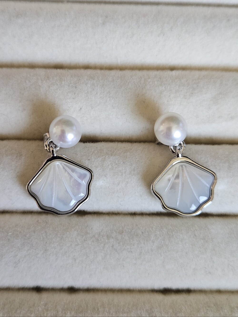 Freshwater Pearl and Shell Drop Dangle Push Back Stud Earrings in Silver
